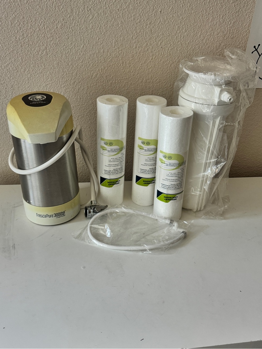 FrescoPure 3000E Countertop Water Filter System in White and Stainless